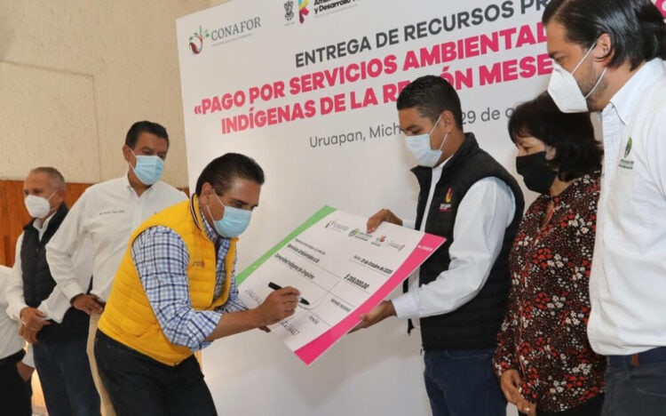 Tarjeta de pago por servicios ambientales a indígenas en Uruapan, Michoacán.