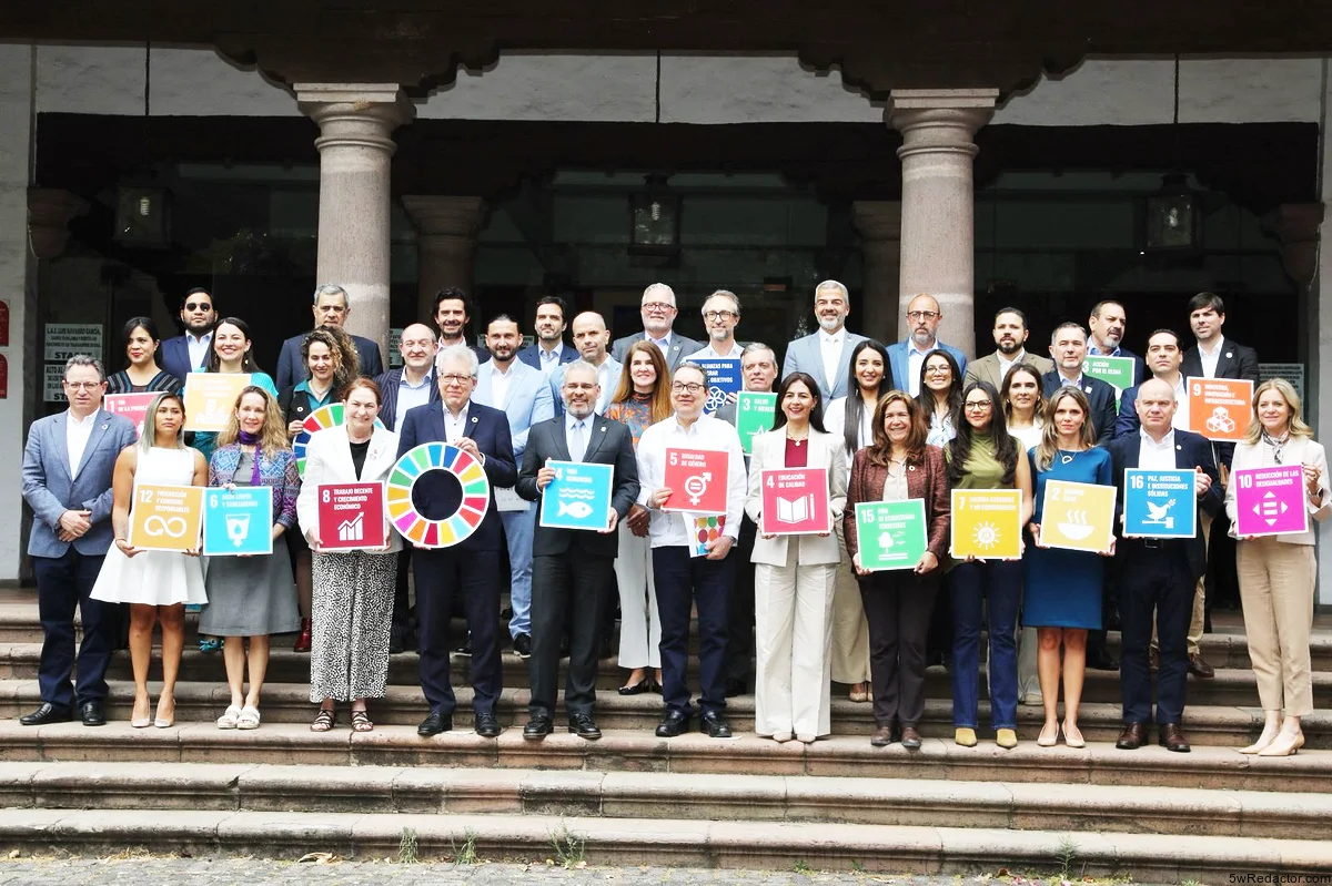 Imagen de una reunión entre el Gobernador de Michoacán y representantes de la ONU en México.