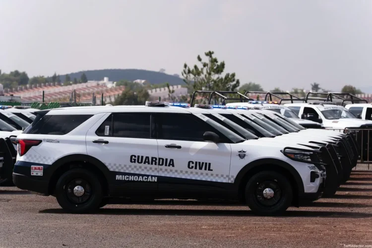 Vehículos de la Guardia Civil en Michoacán, México, lista para operativos.