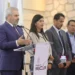 Asistencia a conferencia de funcionarios en Michoacán, México, en un acto oficial.