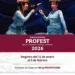 1. Mujeres en presentación artística con sombreros y paraguas en escenario oscuro.