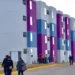 Viviendas coloridas en un complejo residencial moderno en México.