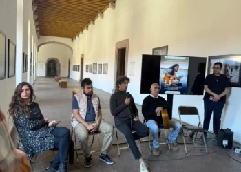 Taller de discusión en el Festival Internacional de Guitarras del Mundo en Michoacán.
