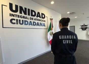 Unidad 24/7 contra extorsión en Michoacán, Guardia Civil en oficina de atención ciudadana.