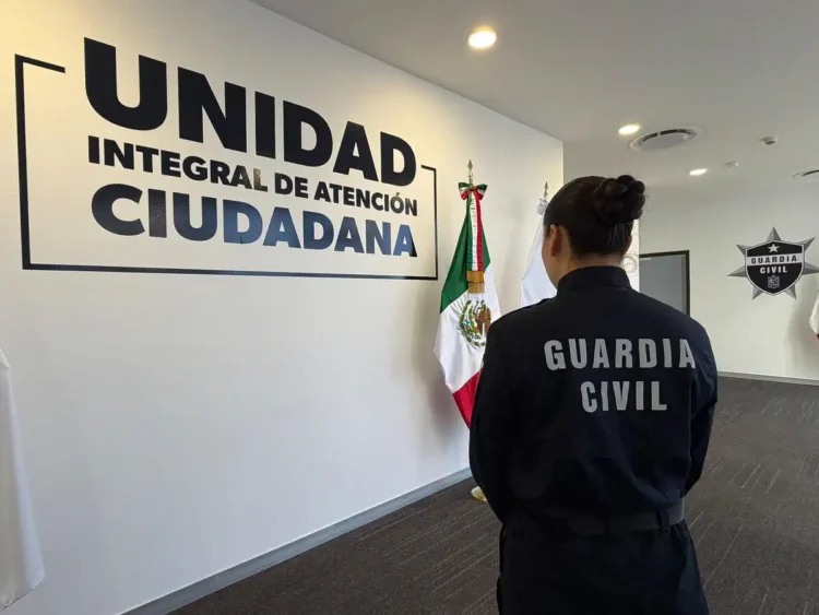 Unidad 24/7 contra extorsión en Michoacán, Guardia Civil en oficina de atención ciudadana.