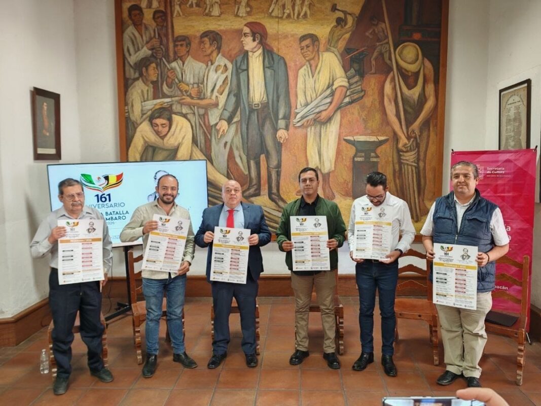 Colorida ceremonia con autoridades y comunidad en Tacámbaro conmemorando la batalla heroica que marcó su historia.
