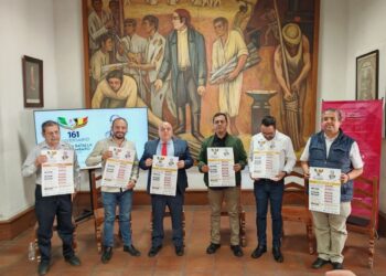 Colorida ceremonia con autoridades y comunidad en Tacámbaro conmemorando la batalla heroica que marcó su historia.