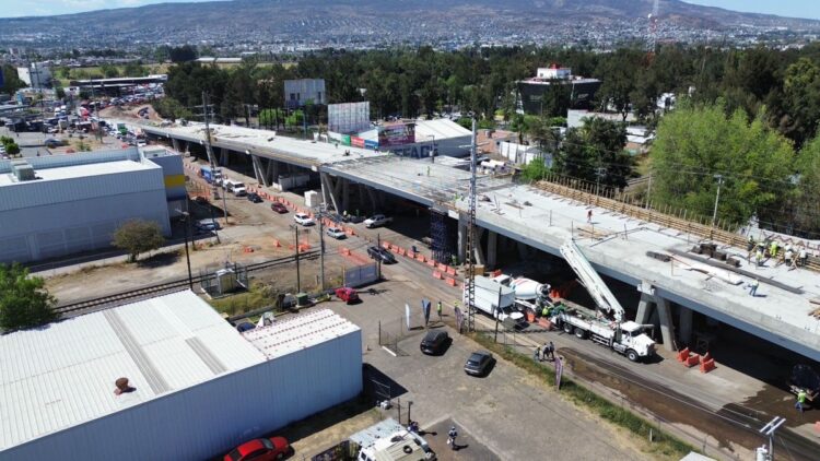 paso vial Independencia en Morelia en construcción