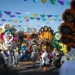 Colorido desfile de disfraces tradicionales en Tzintzuntzan durante el Convite de la K’uínchekua 2026.
