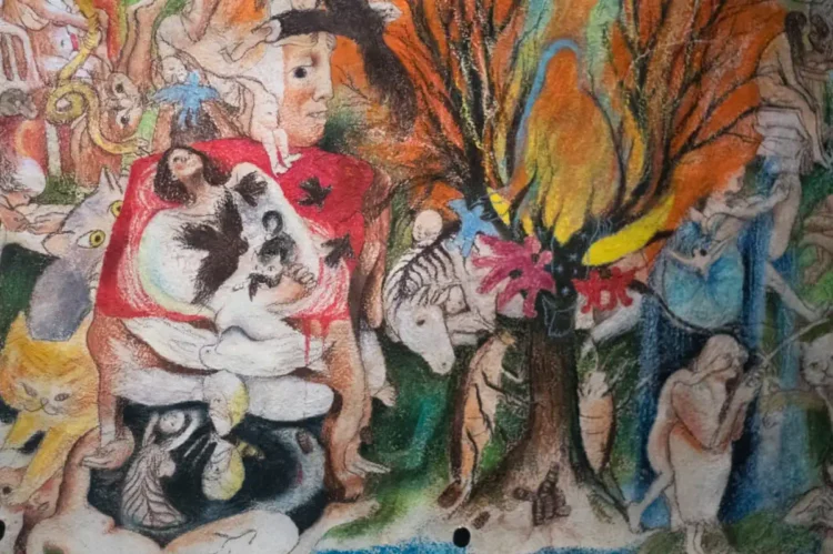 Árbol Colorido Y Diversidad De Animales.
