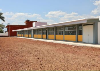 Escuela en Uruapan con moderna infraestructura y amplios espacios, diseñada para evitar traslados y mejorar la educación loca.