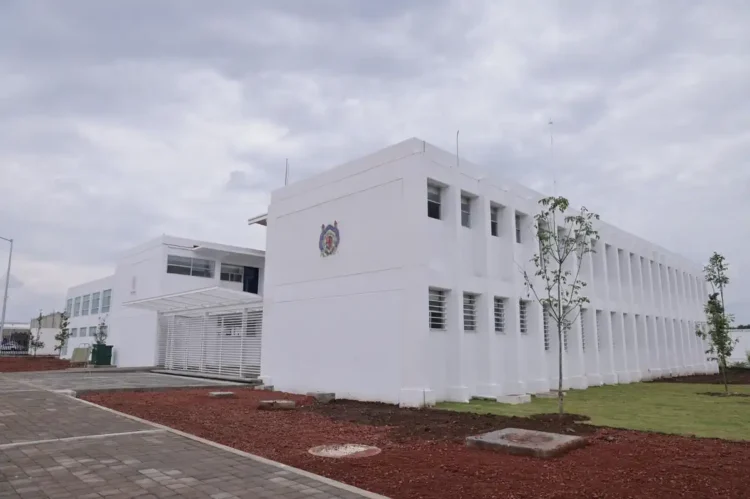 Campus de la UMSNH en Morelia, con moderna infraestructura y áreas verdes, refleja crecimiento y expansión académica.
