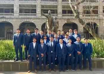 Normal Rural de Ayotzinapa durante su centenario con estudiantes reunidos