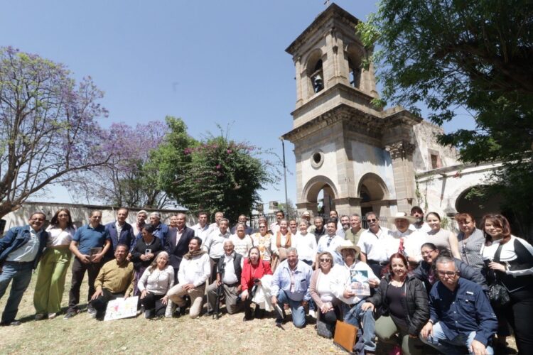 Cronistas en Queréndaro participan en reunión y anuncian importante evento cultural a nivel nacional.