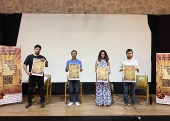 Conciertos gratuitos del Festival de Jazz Manouche en Morelia, presentados en un evento con cuatro artistas en el escenario.