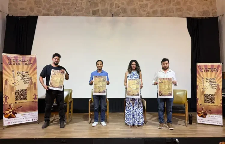 Conciertos gratuitos del Festival de Jazz Manouche en Morelia, presentados en un evento con cuatro artistas en el escenario.