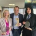 Reconocimiento a Francisco Seva por su labor en promover el cultivo y la exportación del mango mexicano.