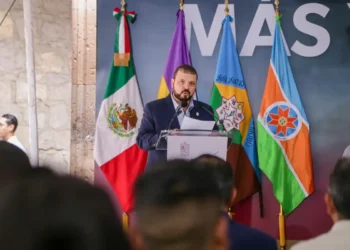 Familias de brigadistas fallecidos en Tacámbaro recibirán hasta 1 millón de pesos y apoyo integral del estado.