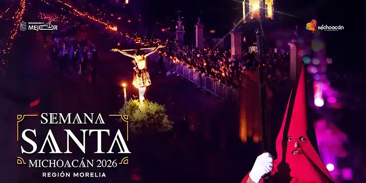 Procesión de Semana Santa en Morelia con imágenes religiosas y público participando en la celebración tradicional.