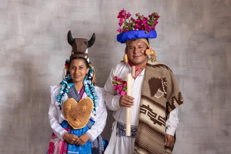 Muestra de Indumentaria Tradicional en Uruapan con textiles indígenas