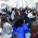 Amplia asistencia de buscadores de empleo en evento regional en Michoacán. La feria ofrece oportunidades laborales en diverso.