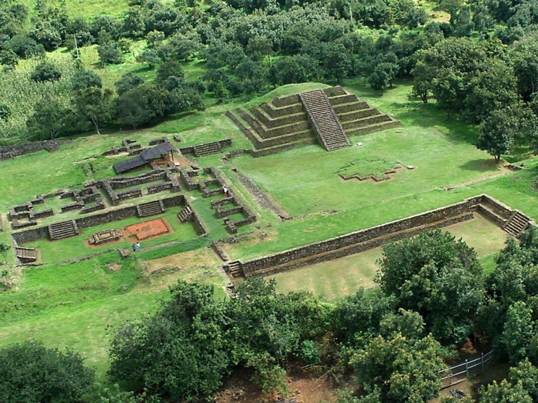 Estructuras Mayas en Michoacán.