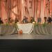 Escena de la representación de La Última Cena en un teatro con decorados y actores en vestuarios tradicionales.