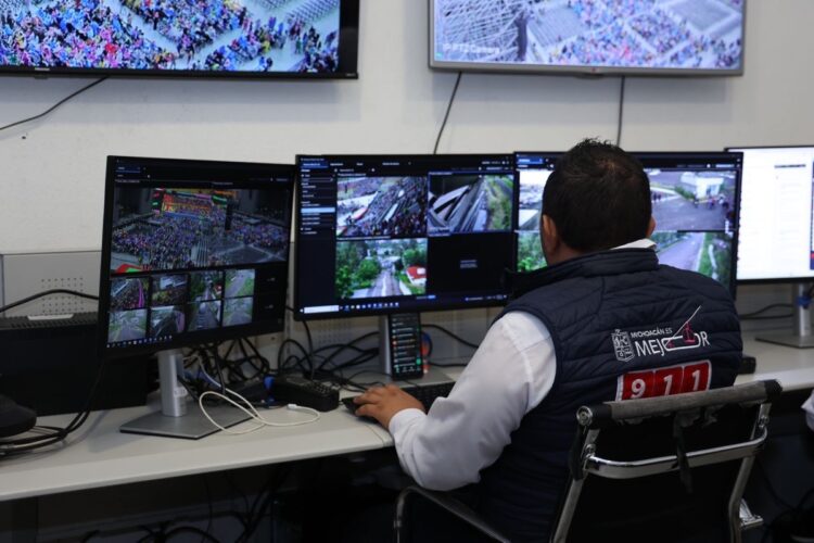 Vigilancia reforzada en concierto de Marco Antonio Solís con monitoreo en C5 para garantizar seguridad.