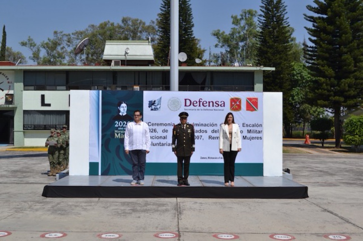 Jóvenes en ceremonia de graduación del Servicio Militar Nacional en Zamora, durante la entrega de reconocimientos y la clausu.