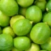 Limas verdes frescas, ideales para cocinar y preparar bebidas en Michoacán y Jalisco.