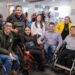 Personas con discapacidad reciben apoyo económico en un evento en Michoacán, promoviendo derechos sociales y la inclusión.