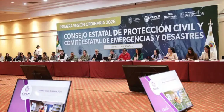 Mesa directiva en la sesión del Consejo Estatal de Protección Civil y Emergencias en Michoacán.