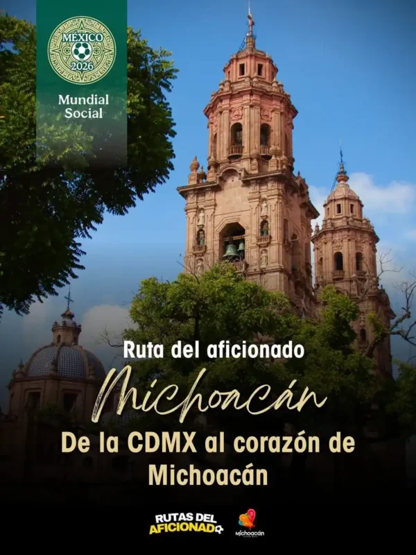 Catedral de Morelia en Michoacán, México, con cielo azul y árboles verdes en primer plano.