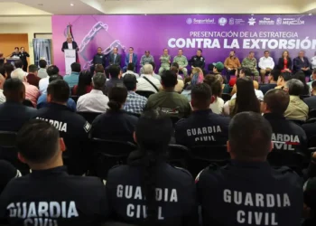 Guardia Civil y autoridades en presentación de estrategia contra la extorsión en Michoacán.