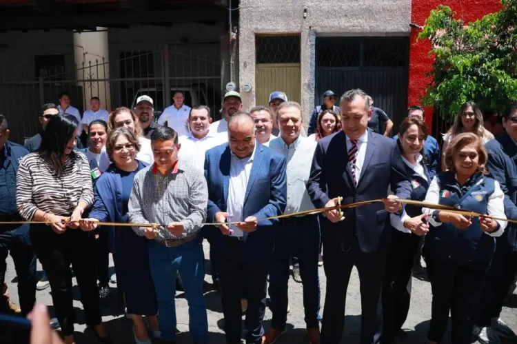 Autoridades y comunidad en la apertura de la nueva agencia de la FGE en Jacona.