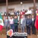 Funcionarios y líderes en Michoacán posan con banderas de México y China en evento oficial.
