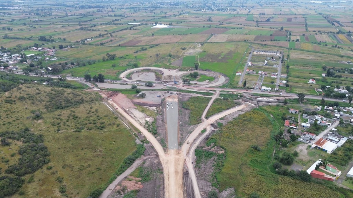 Construcción del segundo anillo periférico de Morelia en zona rural con conexión vial en desarrollo