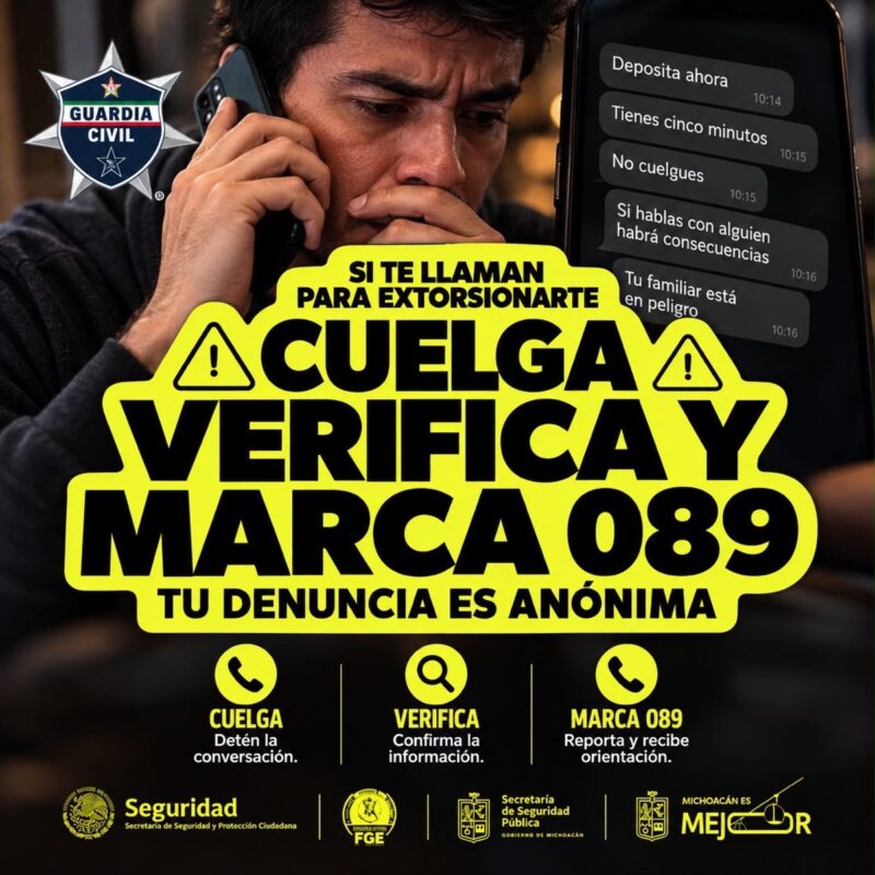 Un hombre preocupado habla por teléfono mientras recibe mensajes de amenaza en su celular, junto a un cartel que aconseja colgar, verificar y llamar al 089 para denunciar extorsiones.