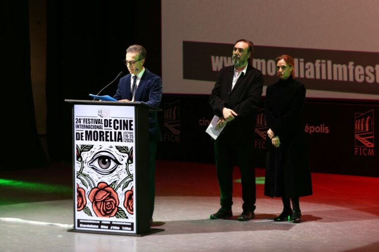 Inauguración del Festival Internacional de Cine de Morelia 2026 con ponentes en el escenario