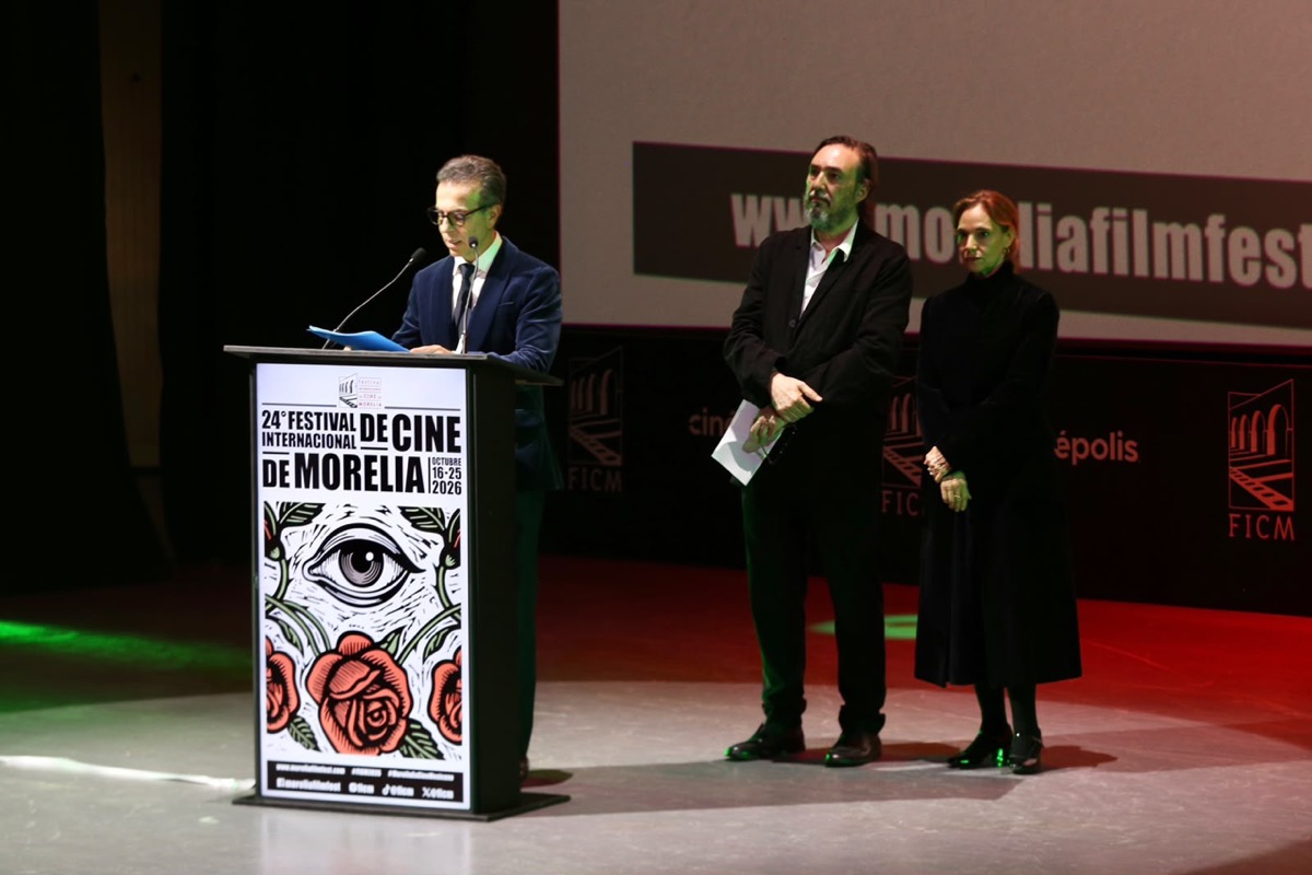 Inauguración del Festival Internacional de Cine de Morelia 2026 con ponentes en el escenario