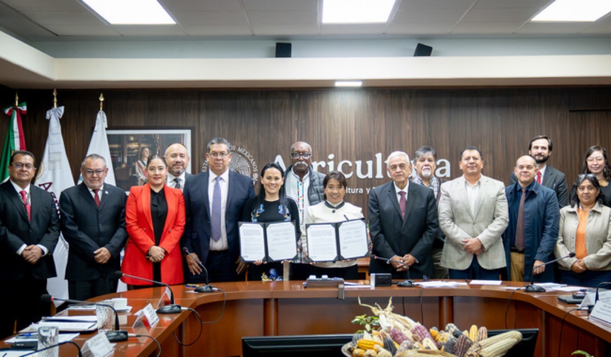 Funcionarios de Agricultura y Amexcid firman acuerdo de cooperación agroalimentaria en sala de conferencias