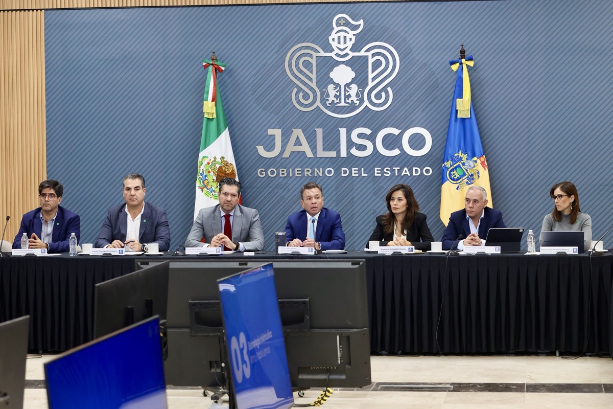 Gobernador de Jalisco y funcionarios presentan la agenda hídrica 2026–2030 en sesión oficial.