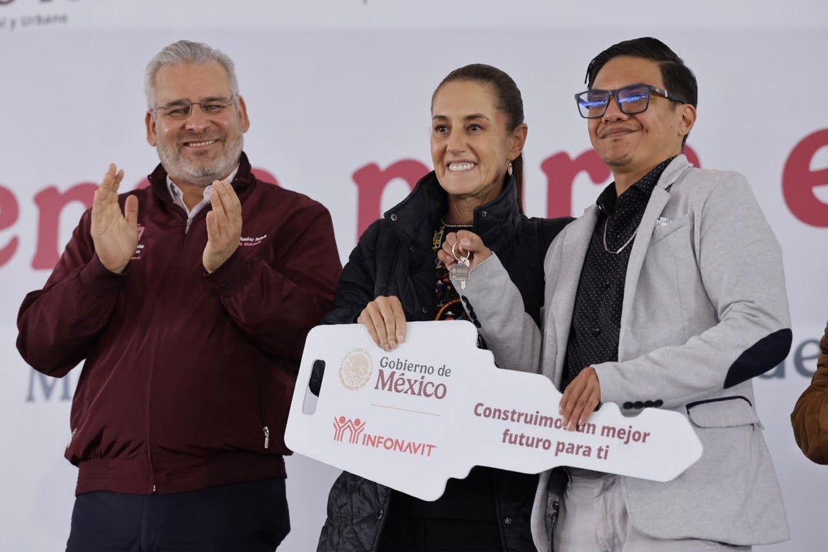 Claudia Sheinbaum y Alfredo Ramírez Bedolla entregan viviendas de Infonavit en Morelia
