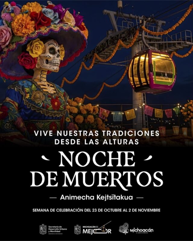 Calavera vestida con flores junto a teleférico decorado durante la Noche de Muertos en Uruapan.