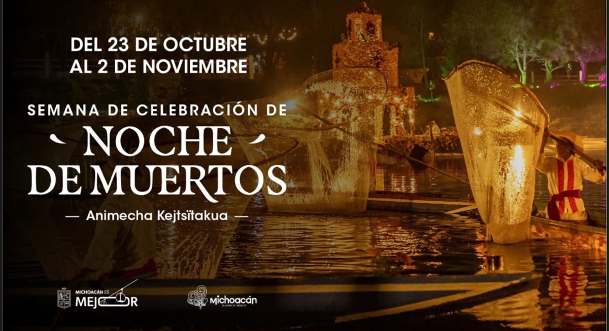 Pescadores en canoas iluminadas navegan de noche frente a un altar decorado en un lago.