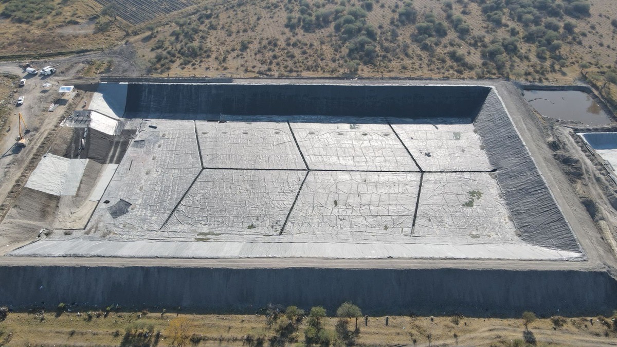 Vista aérea del CITIRS con celda de residuos y fosa de lixiviados en Michoacán