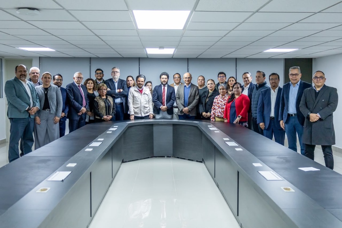 Consejo Técnico del IMSS reunido tras aprobar aumento salarial del 8% a trabajadores