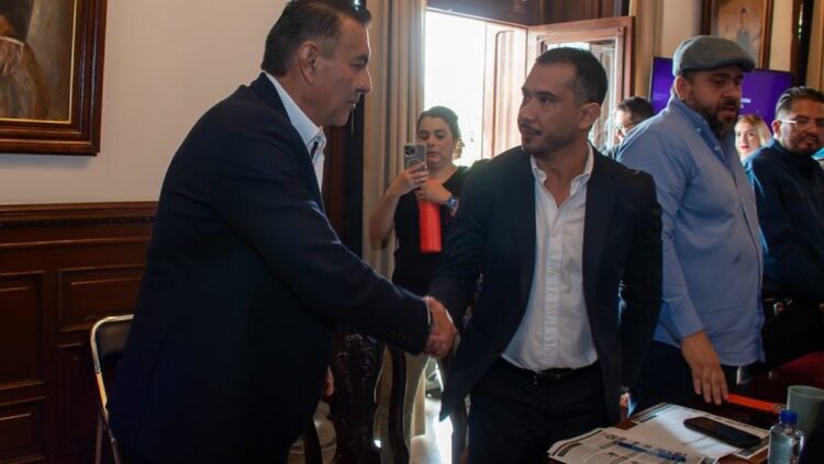 Autoridades de Jalisco se saludan en reunión de coordinación para operativo de seguridad